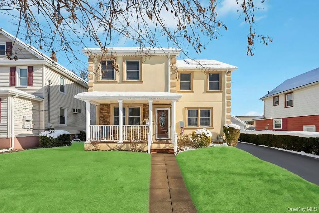 296 Burkhard Ave Mineola, NY 11501 - Thumbnail 3