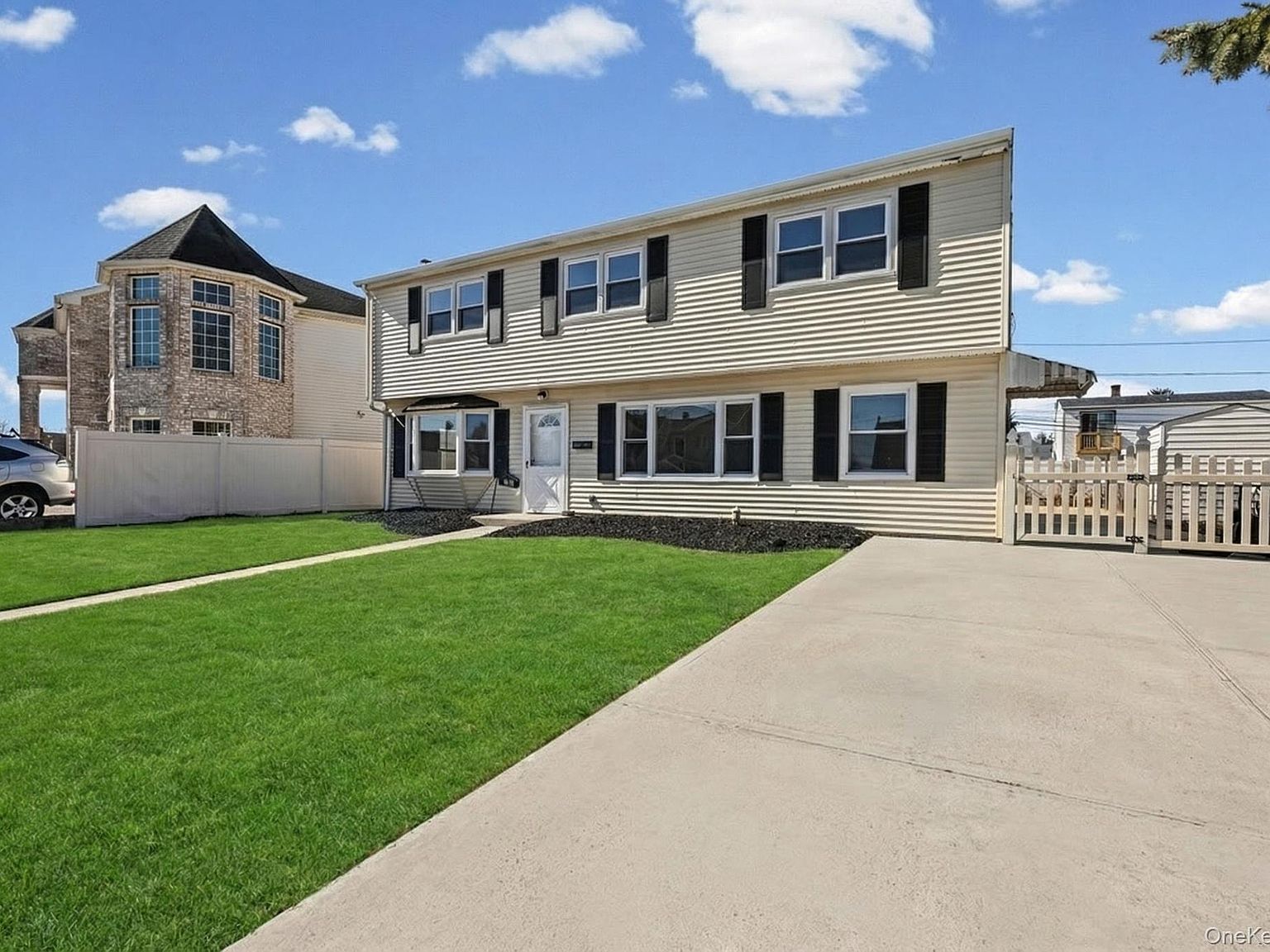 28 Candle Ln Levittown, NY 11756 - Thumbnail 3