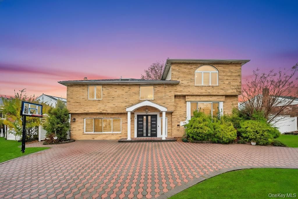 64 Fox Pl Hicksville, NY 11801 - Thumbnail 3