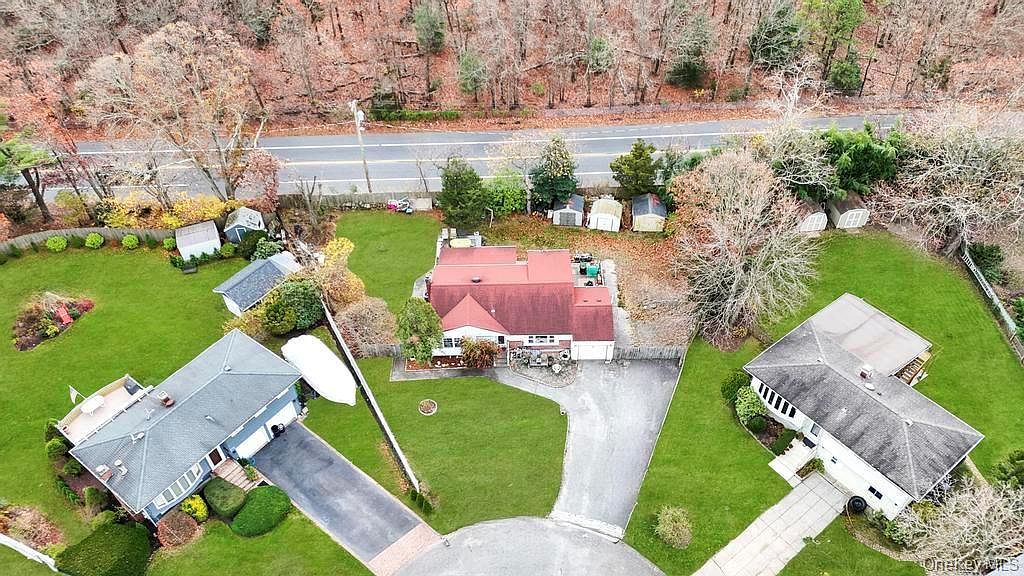 14 Urn Ct Brentwood, NY 11717 - Thumbnail 3