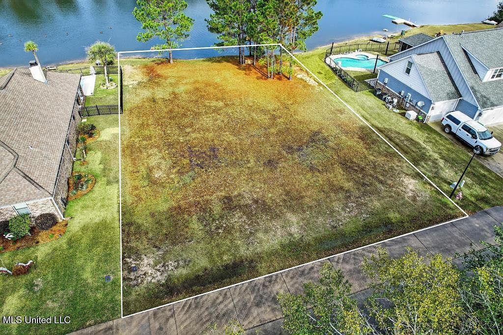 122 Emerald Lake Dr Waveland, MS 39576 - Thumbnail 3