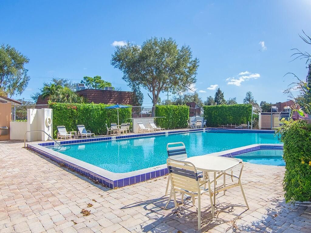 1458 N Lawnwood Cir APT 24B Fort Pierce, FL 34950 - Thumbnail 3