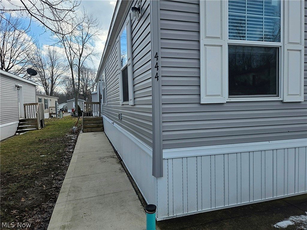 444 Westwoods Amherst, OH 44001 - Thumbnail 3