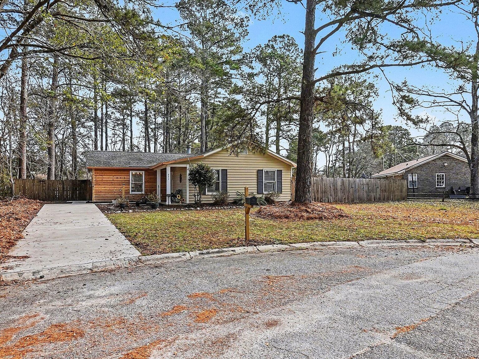 451 Longleaf Dr Summerville, SC 29483 - Thumbnail 3