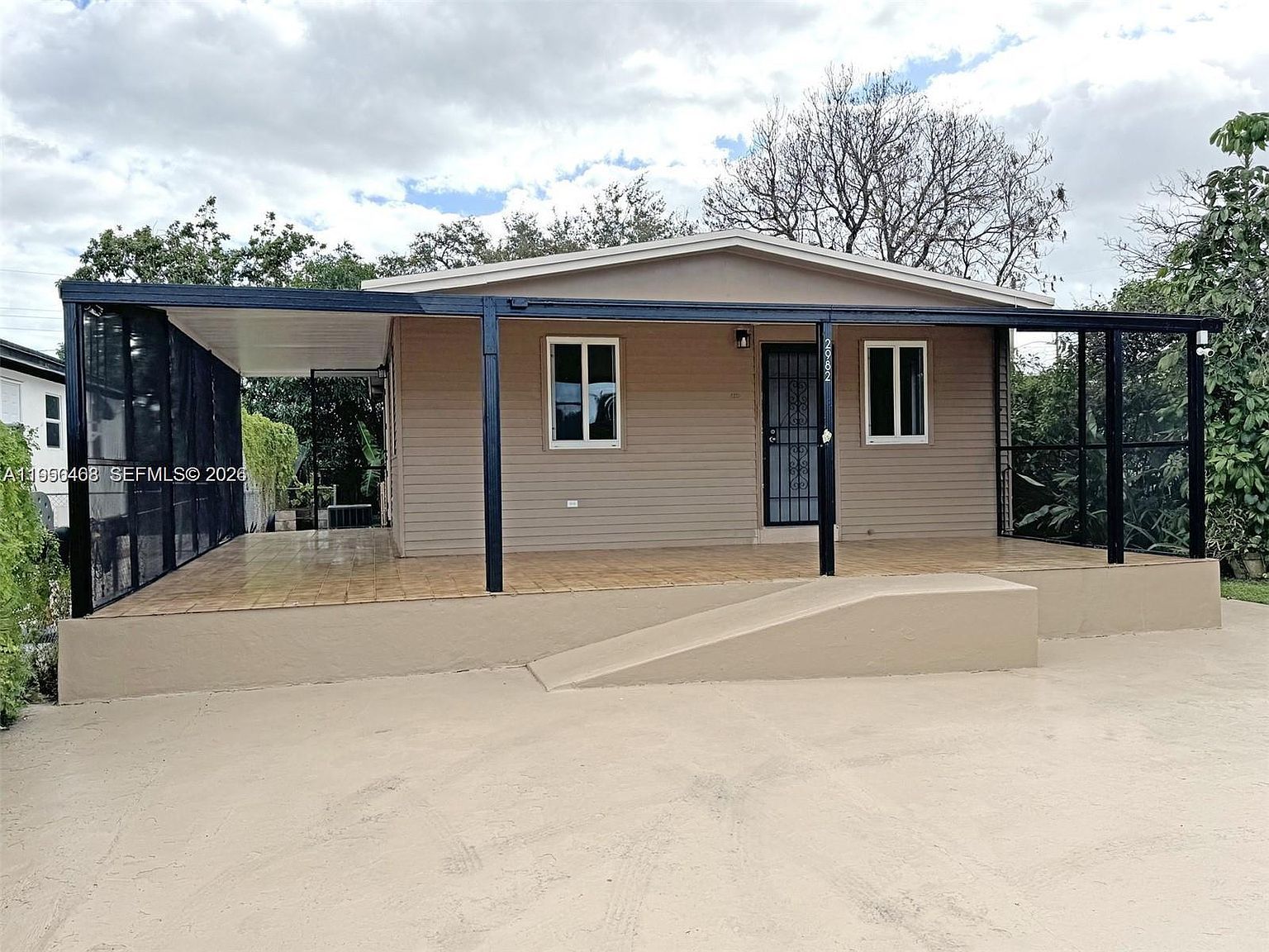 2982 NW 95th St Miami, FL 33147 - Thumbnail 3