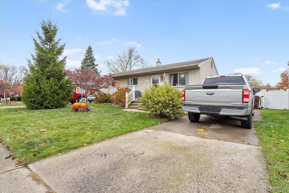 23512 Huron River Dr Rockwood, MI 48173 - Thumbnail 3