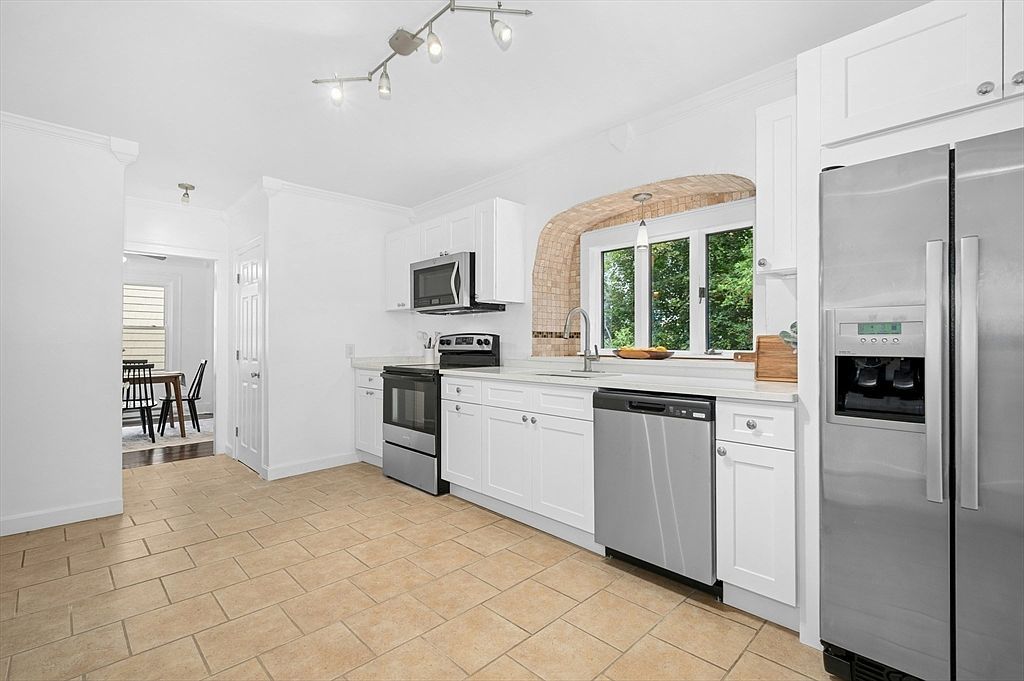 5 Coombs Rd Worcester, MA 01602 - Thumbnail 3