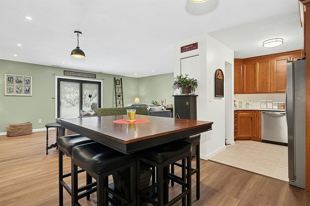 6 Thayer Pond Dr #11 Oxford, MA 01540 - Thumbnail 3