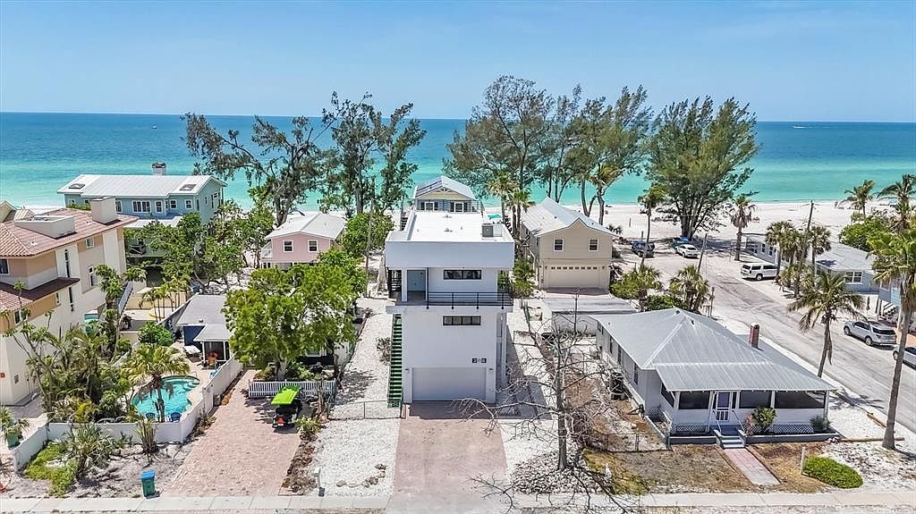 2918 Avenue E Bradenton Beach, FL 34217 - Thumbnail 3