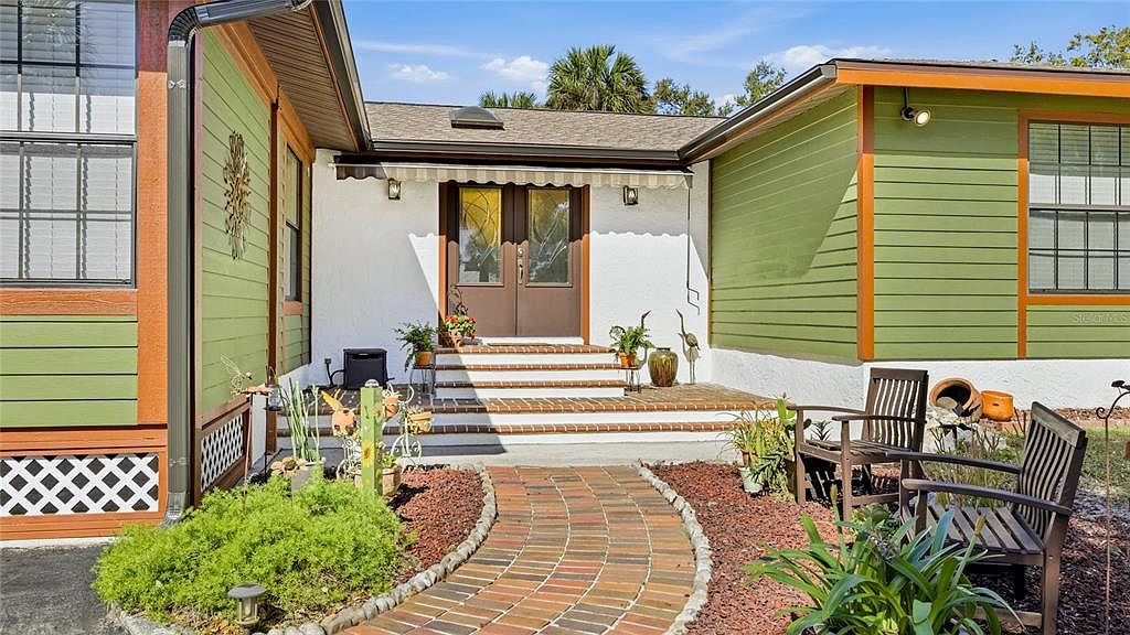 906 Tropical Dr Bradenton, FL 34208 - Thumbnail 3