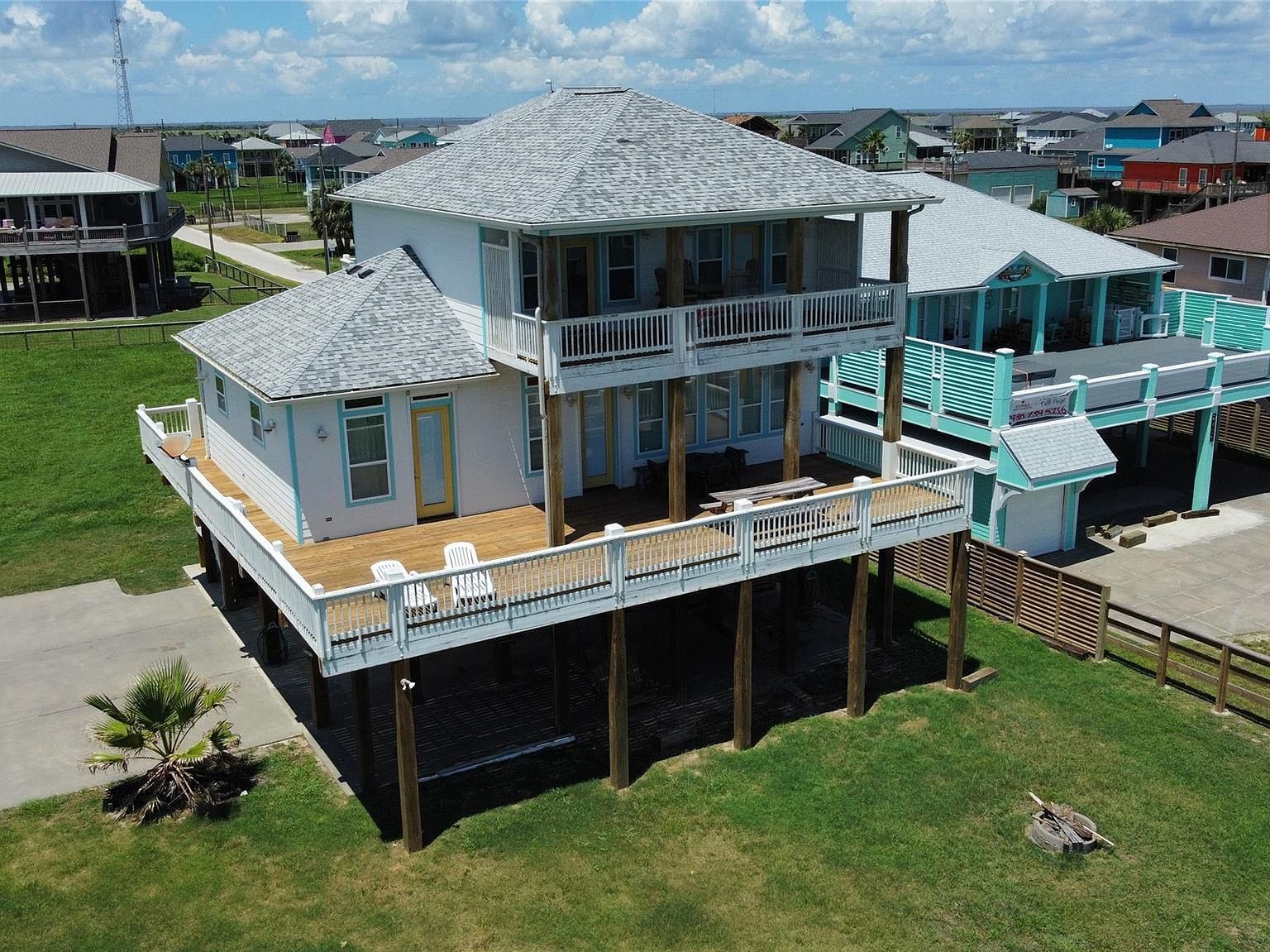 2432 Sand Drift Ln Crystal Beach, TX 77650 - Thumbnail 3