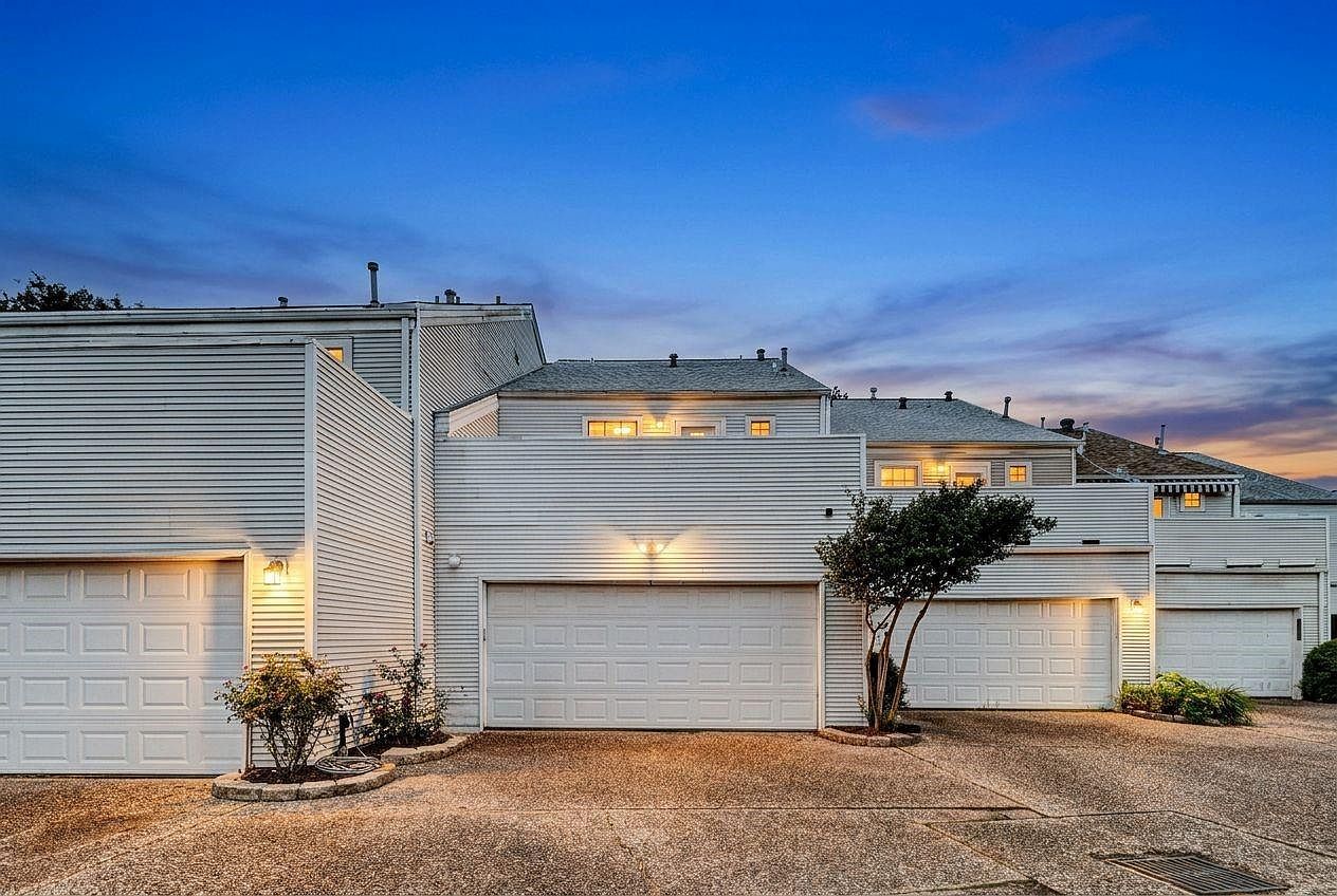 2113 Waugh Dr Houston, TX 77006 - Thumbnail 3
