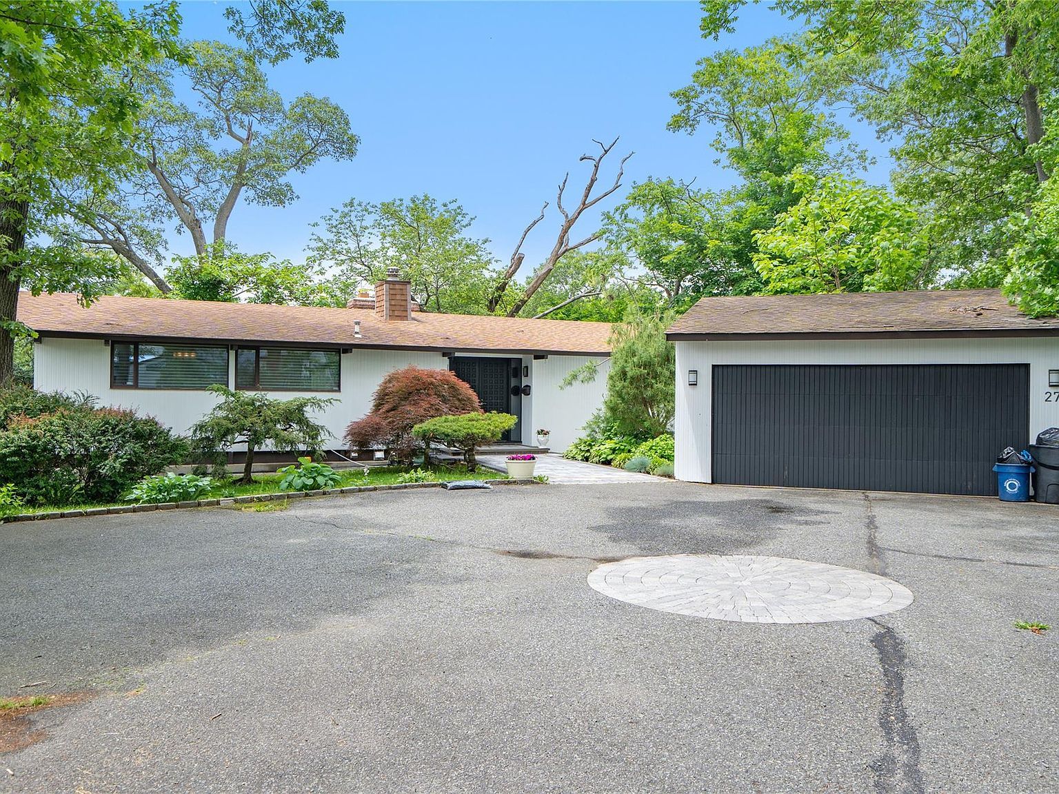 27 Parkway Dr Roslyn Heights, NY 11577 - Thumbnail 3