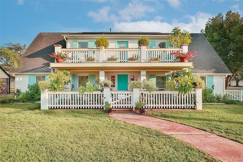 1902 Port Royal Dr Houston, TX 77058 - Thumbnail 3