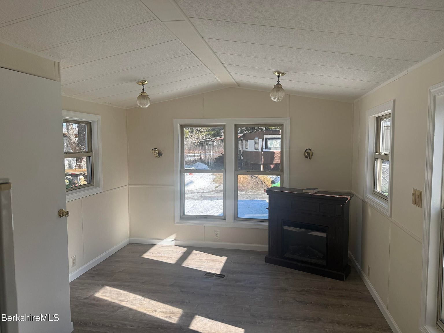 3 Jennifer Ln West Stockbridge, MA 01266 - Thumbnail 3