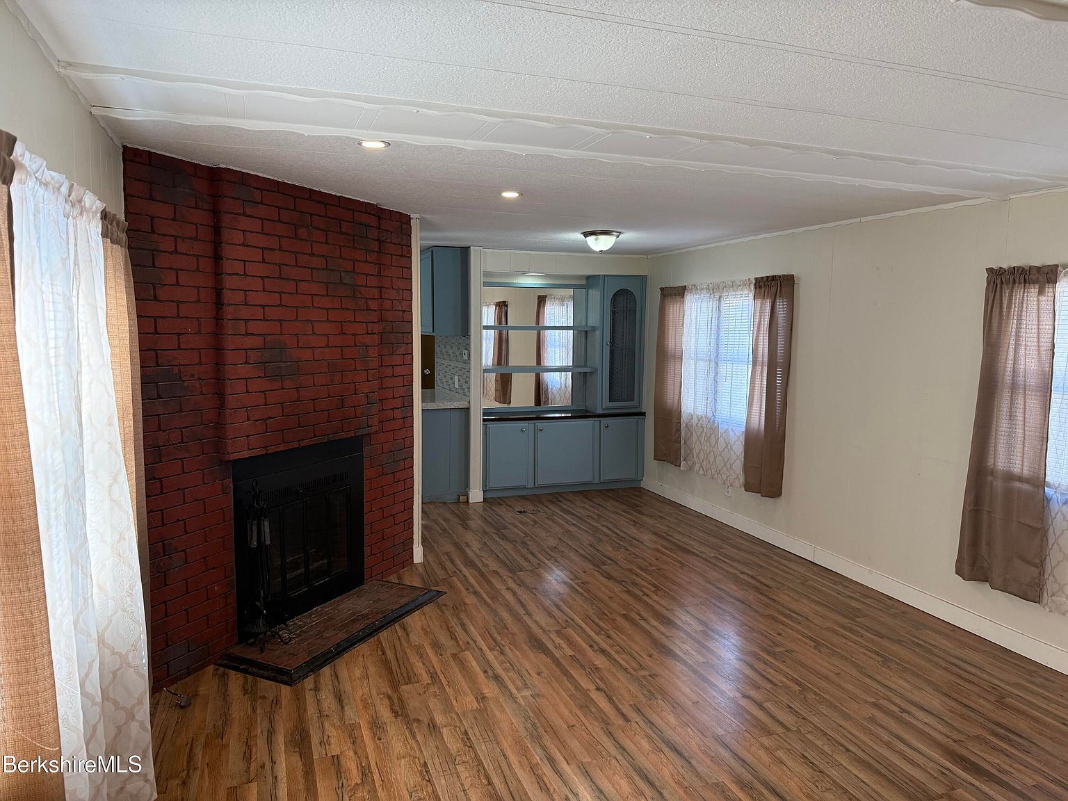 30 Lakewood Dr Pittsfield, MA 01201 - Thumbnail 3