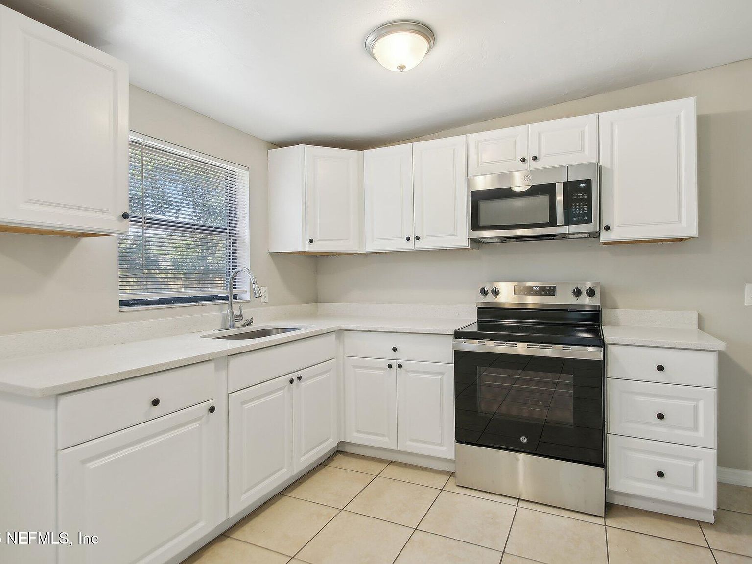 7705 Lauderdale Dr N Jacksonville, FL 32277 - Thumbnail 3