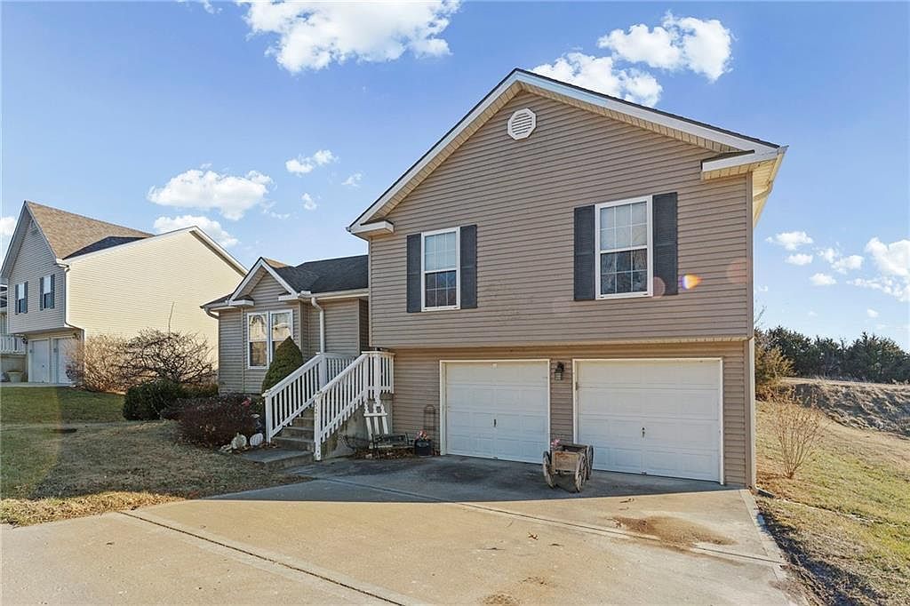 521 E 2nd St Dearborn, MO 64439 - Thumbnail 3