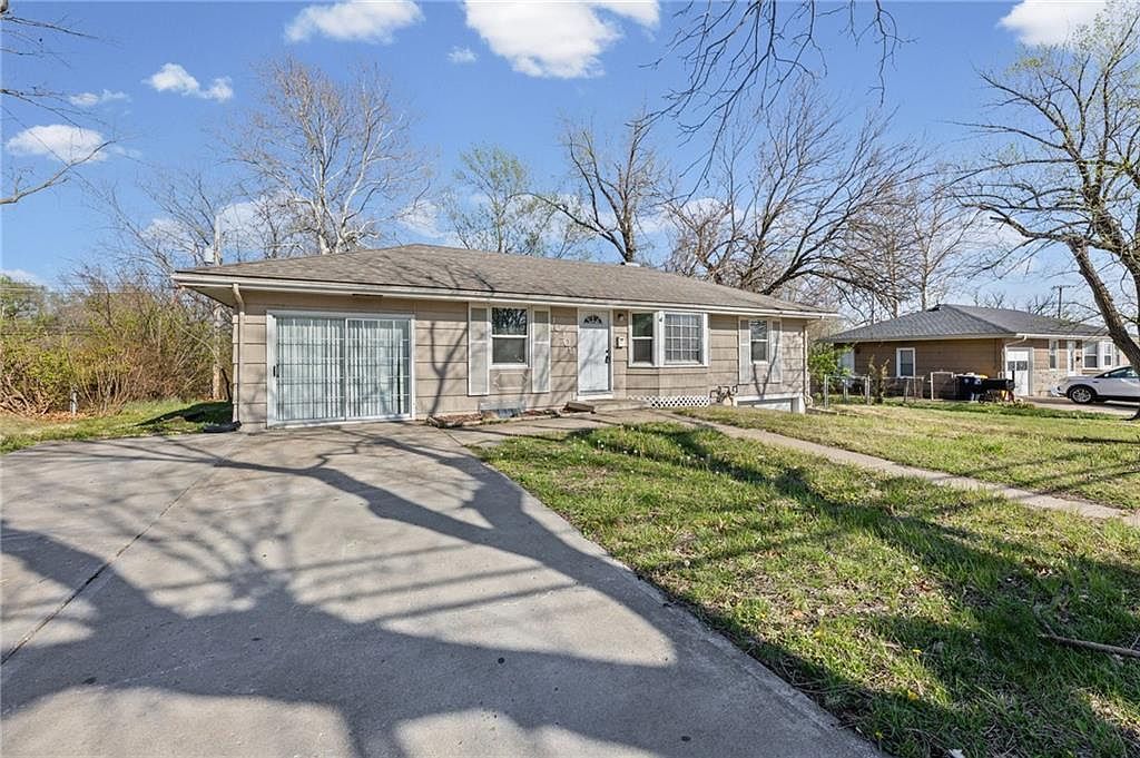 10209 Hillcrest Rd Kansas City, MO 64134 - Thumbnail 3