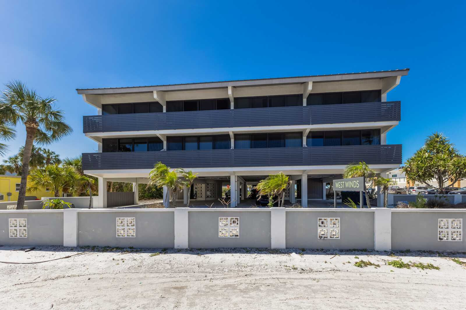 6804 Gulf Drive, Holmes Beach, FL, USA, 34217 - Thumbnail 3