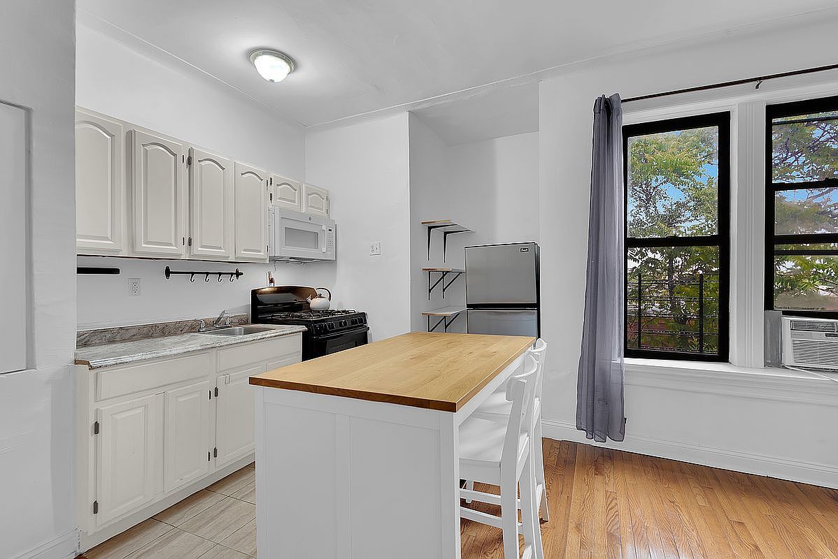 918 E 14th St #F3 Brooklyn, NY 11230 - Thumbnail 3