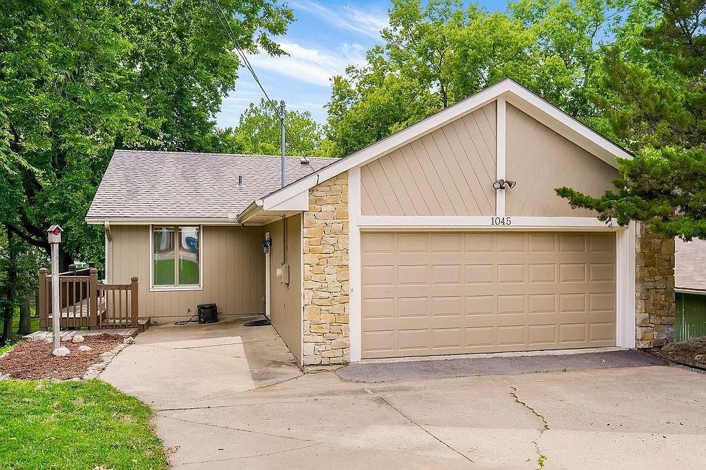 1045 NW South Shore Dr Kansas City, MO 64151 - Thumbnail 3