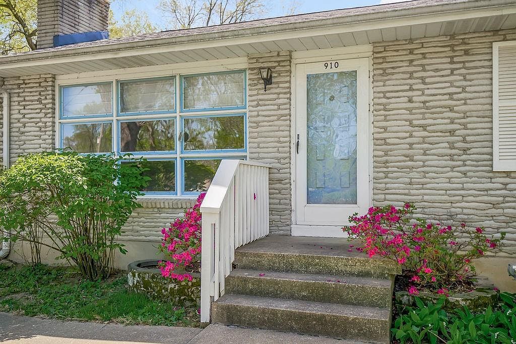 910 NW South Shore Dr Kansas City, MO 64151 - Thumbnail 3