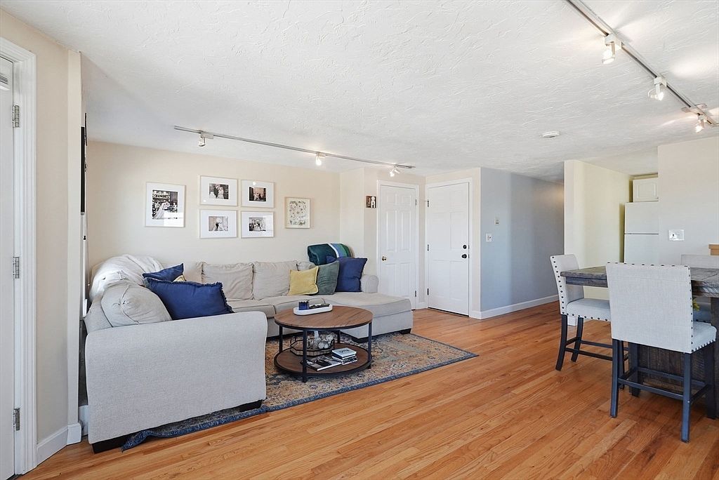 49 Sagamore Ave APT 3A Winthrop, MA 02152 - Thumbnail 3