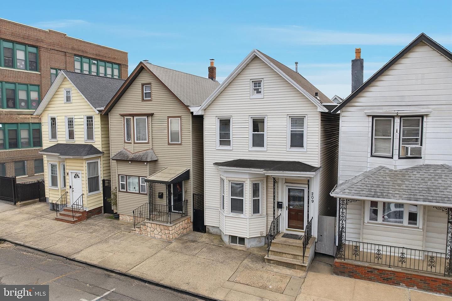 209 Hamilton St Harrison, NJ 07029 - Thumbnail 3