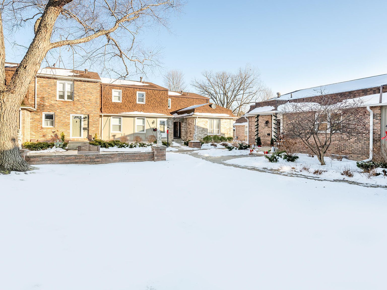 2510 Essex Ct Saint Joseph, MI 49085 - Thumbnail 3