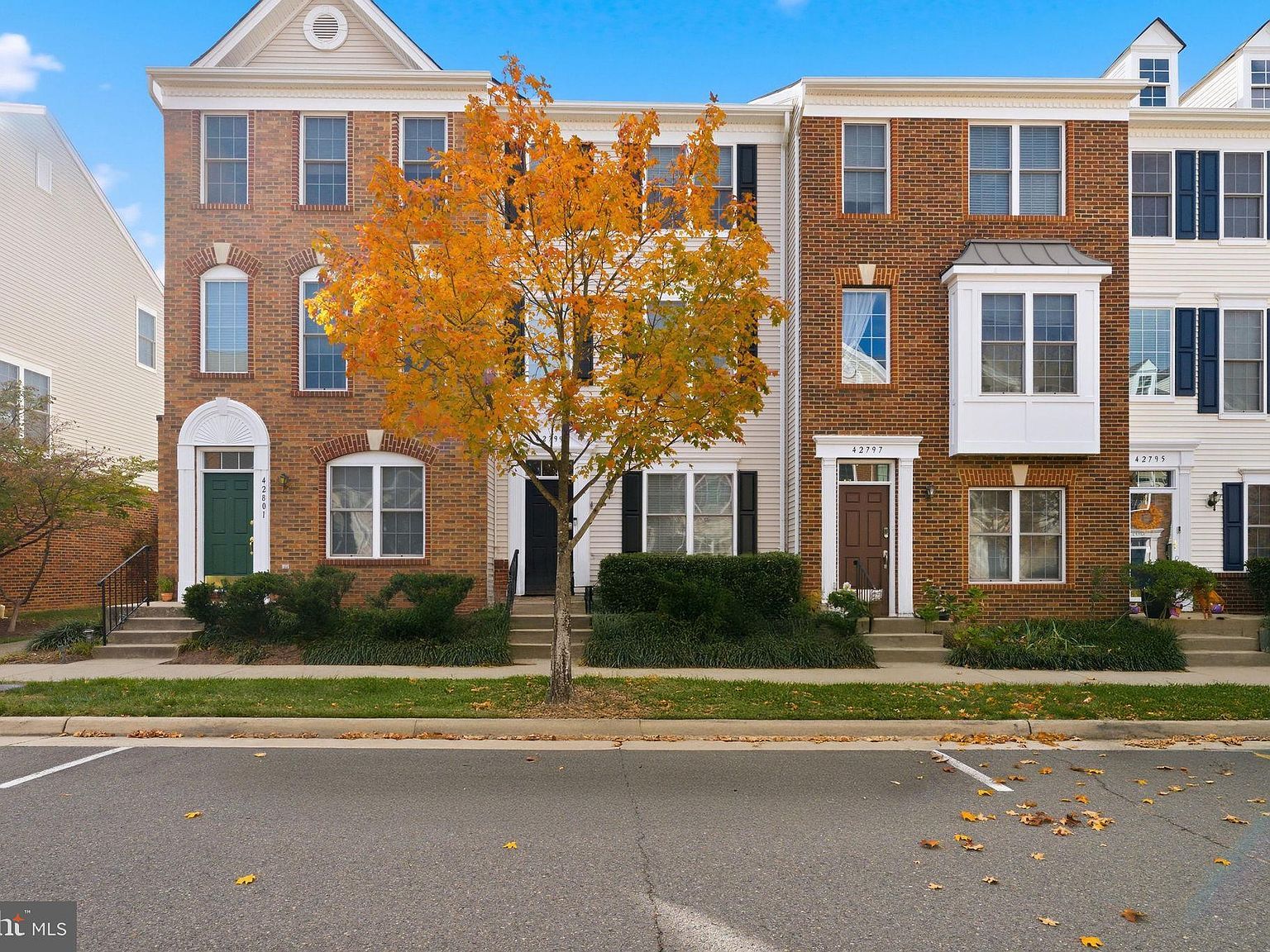 42799 Sykes Ter Chantilly, VA 20152 - Thumbnail 3