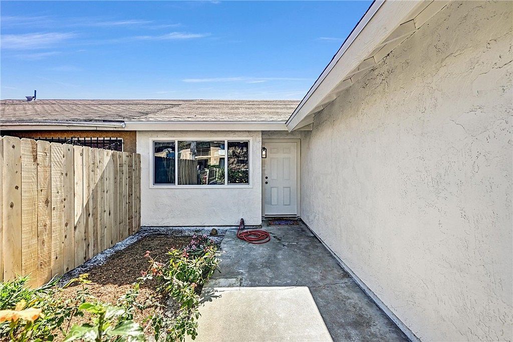 4781 Calle Las Positas Oceanside, CA 92057 - Thumbnail 3