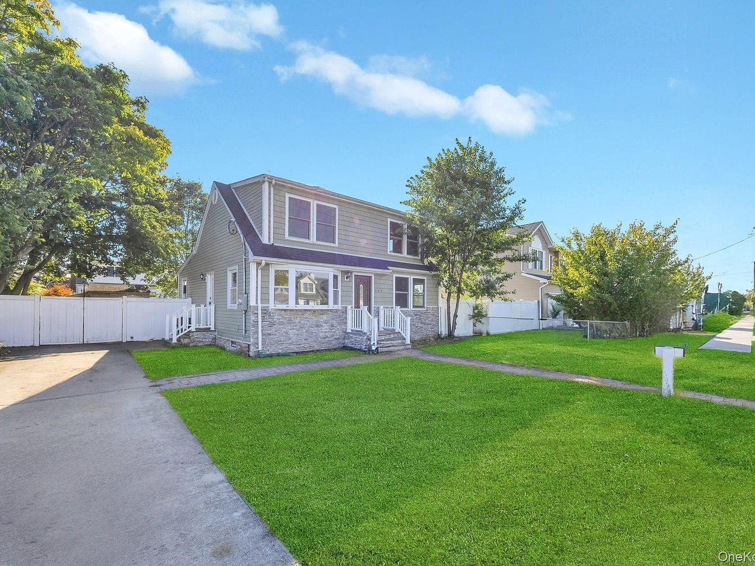 259 35th St Lindenhurst, NY 11757 - Thumbnail 3