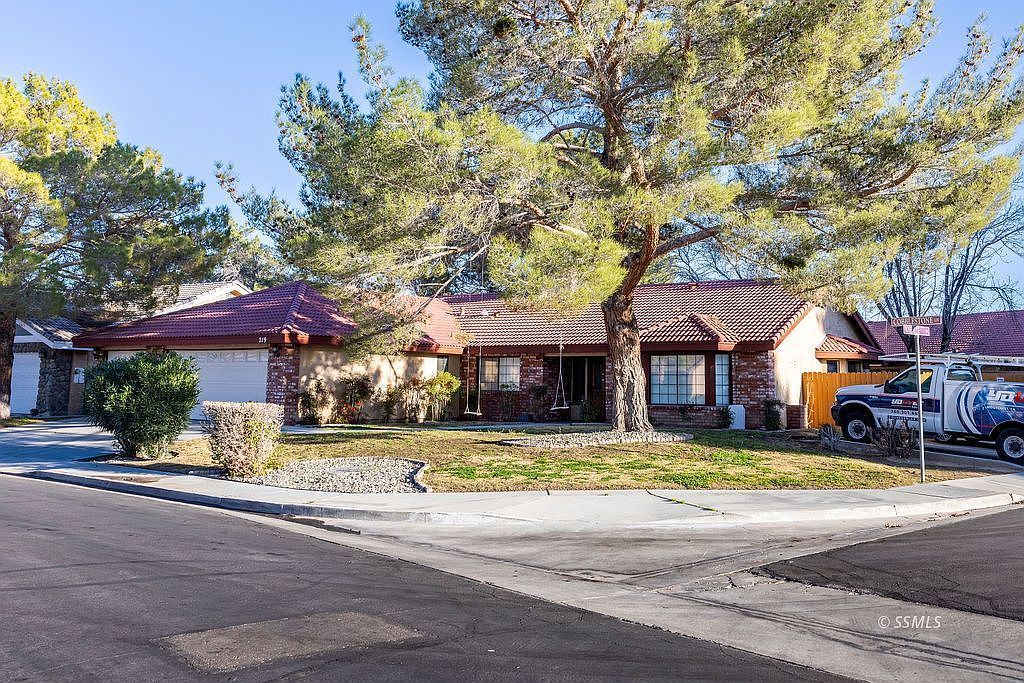 219 W Cobblestone Ln Ridgecrest, CA 93555 - Thumbnail 3