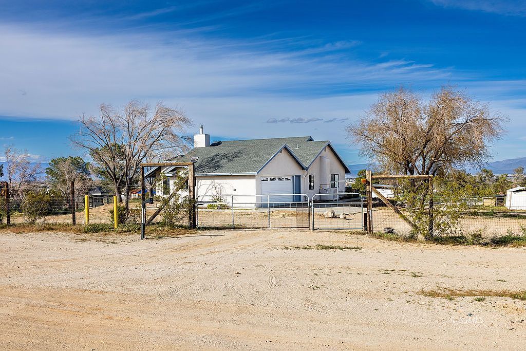 328 E Dana Ave Ridgecrest, CA 93555 - Thumbnail 3