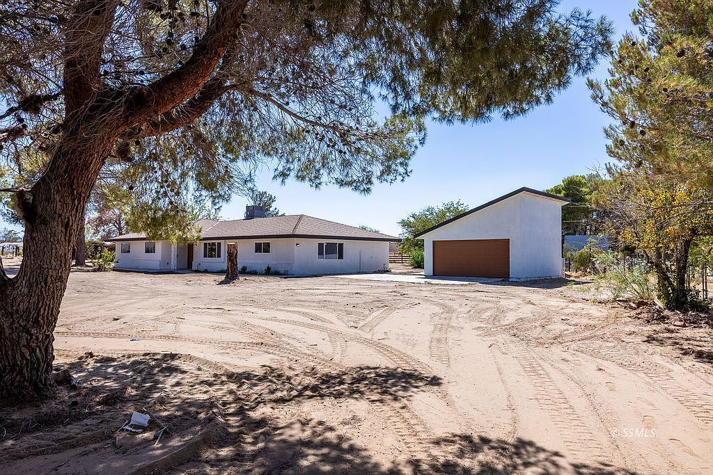 1135 N Mahan St Ridgecrest, CA 93555 - Thumbnail 3