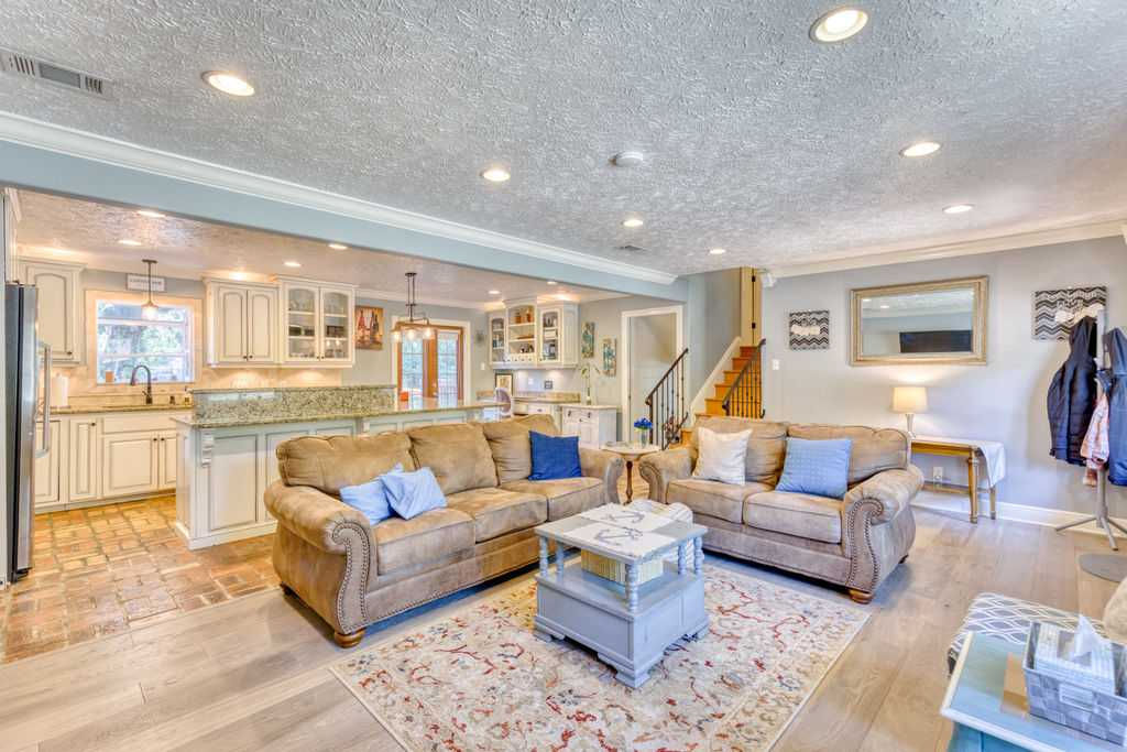 2519 Ridgewood Road, Ocean Springs, MS, USA, 39564 - Thumbnail 4