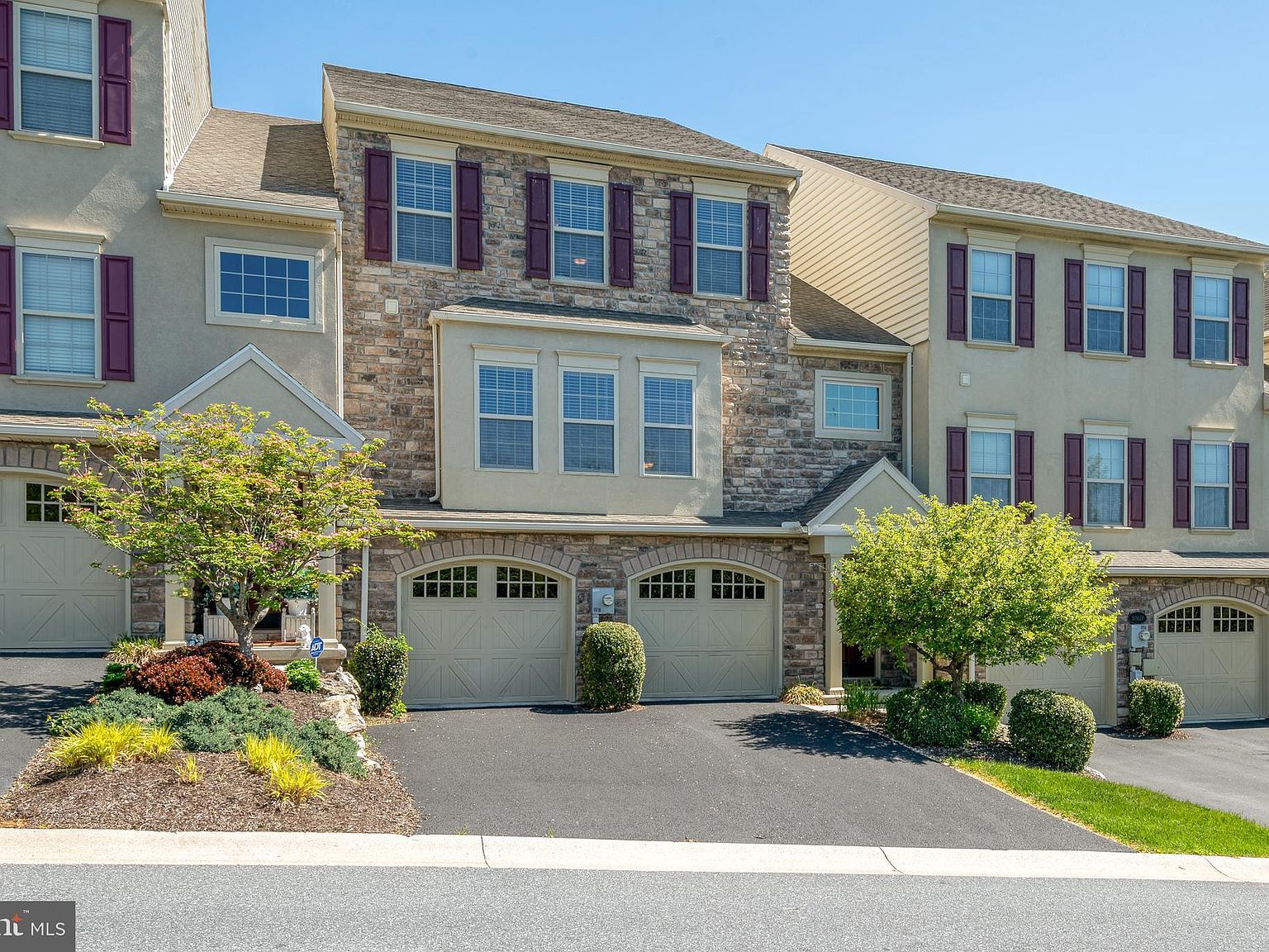 1905 Roxbury Ct Mechanicsburg, PA 17055 - Thumbnail 3