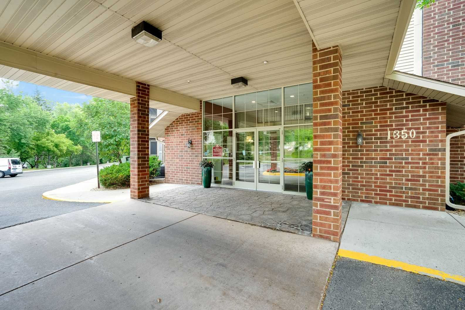 1350 Douglas Drive North #317, Golden Valley, MN, USA, Minneapolis, 55422 - Thumbnail 3