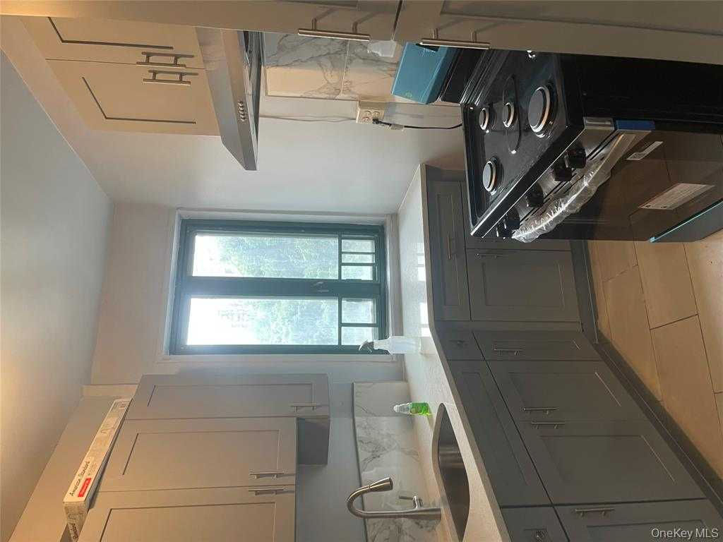 5 Metropolitan Oval unit 4h, Bronx, NY, 10462 - Thumbnail 4