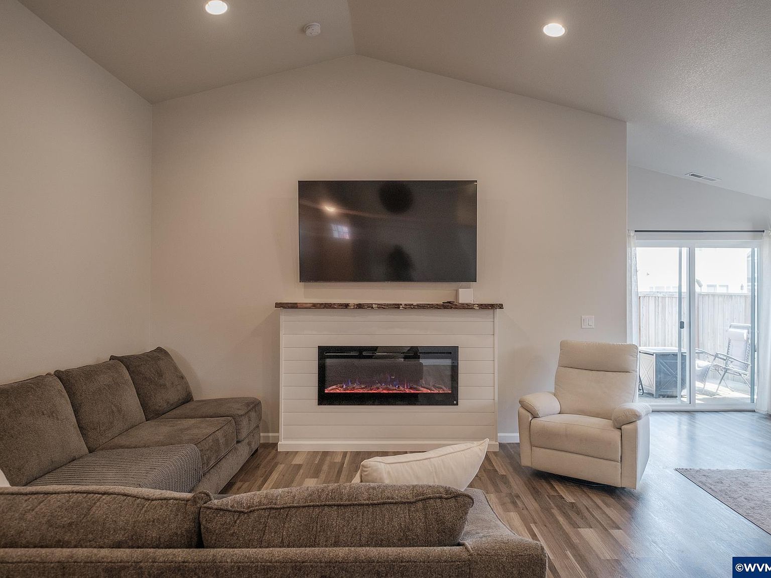 414 SE Ray St Dallas, OR 97338 - Thumbnail 3