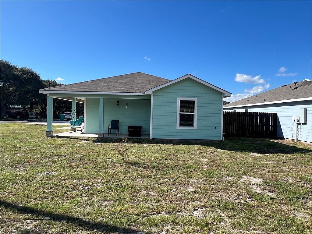2076 S Saunders St Aransas Pass, TX 78336 - Thumbnail 3