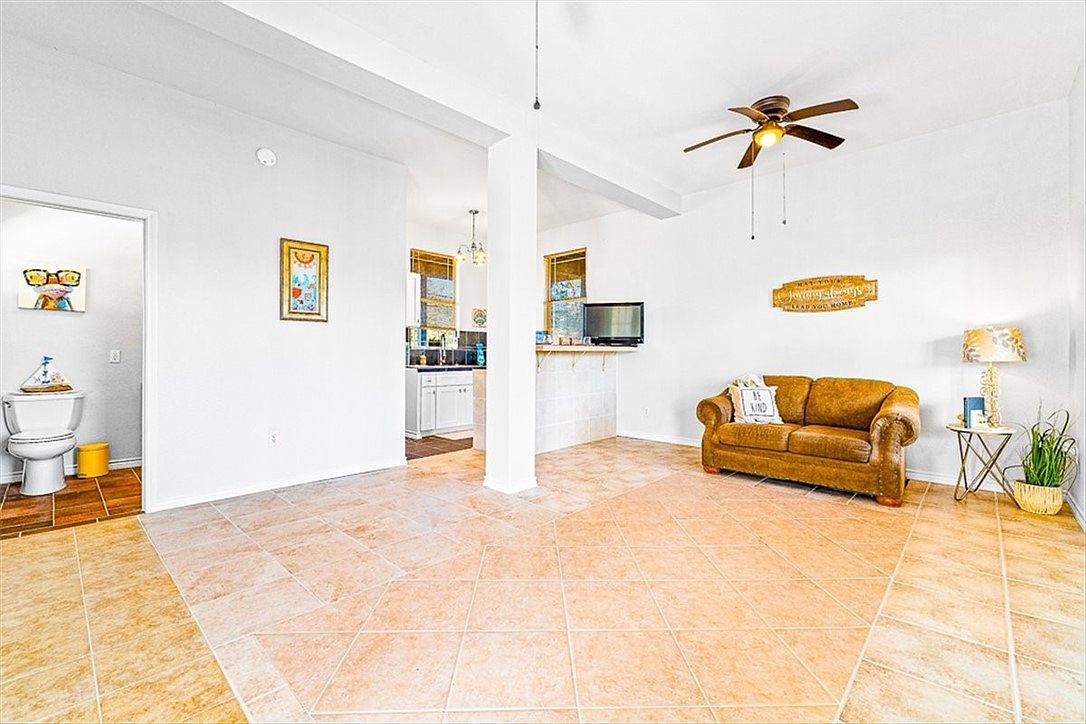 128 Saint Charles Loop W Rockport, TX 78382 - Thumbnail 3