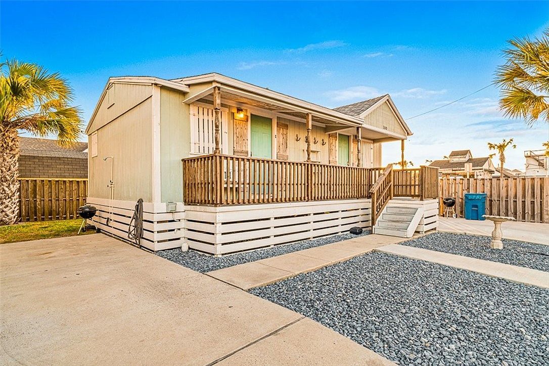 100 Brown St Port Aransas, TX 78373 - Thumbnail 3