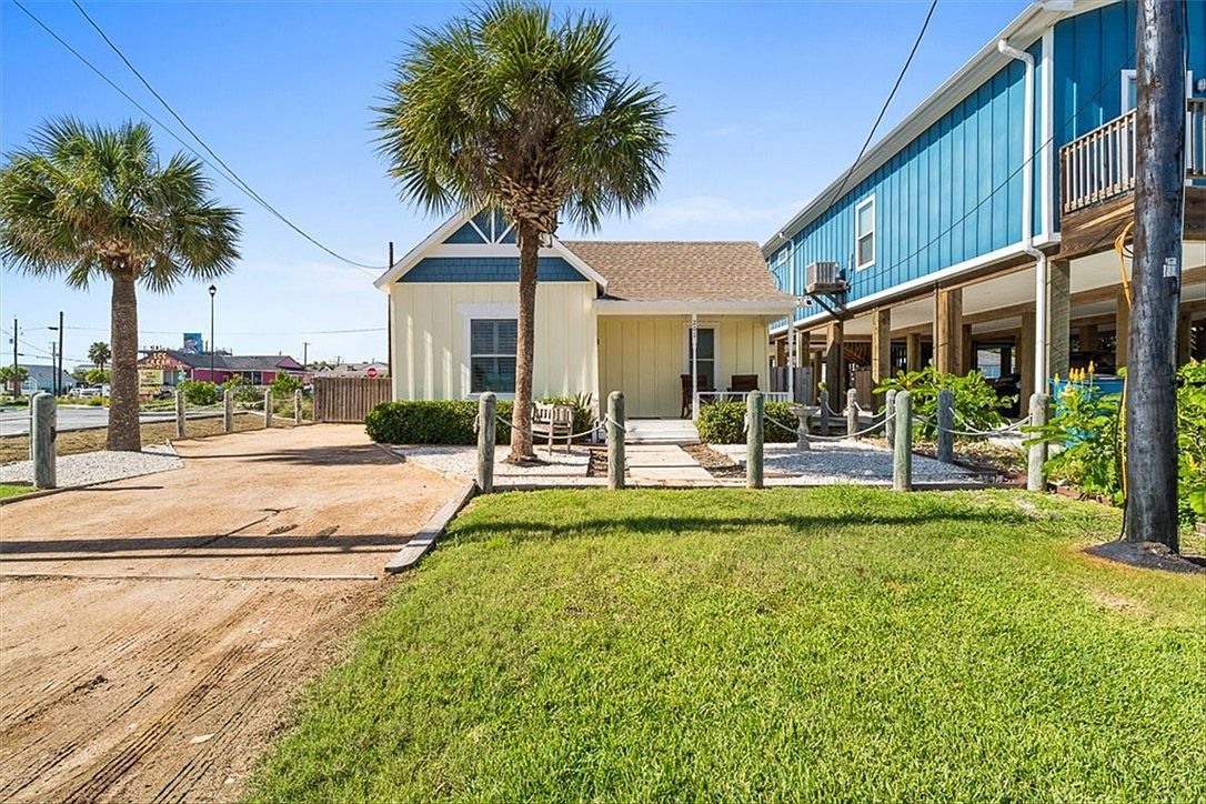 201 E Oaks Ave Port Aransas, TX 78373 - Thumbnail 3