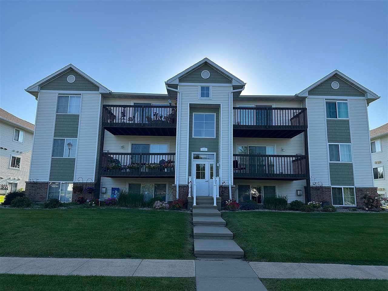 6430 Creekside Dr NE UNIT 4 Cedar Rapids, IA 52402 - Thumbnail 3