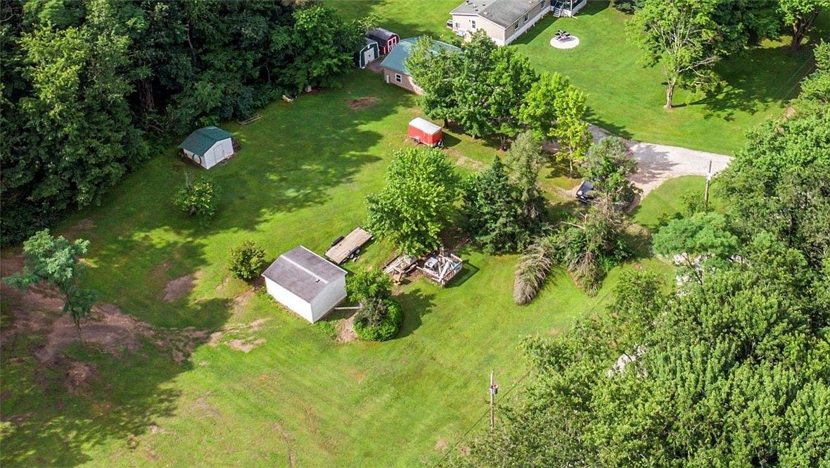 517 Atlantic Rd Derry, PA 15627 - Thumbnail 3