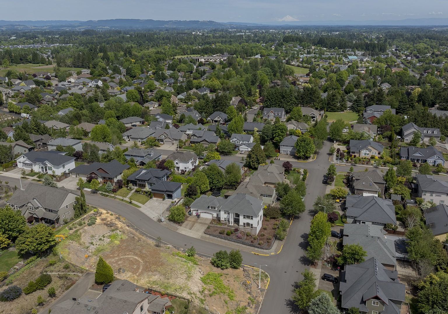 2683 NW Mount Hood Dr McMinnville, OR 97128 - Thumbnail 3