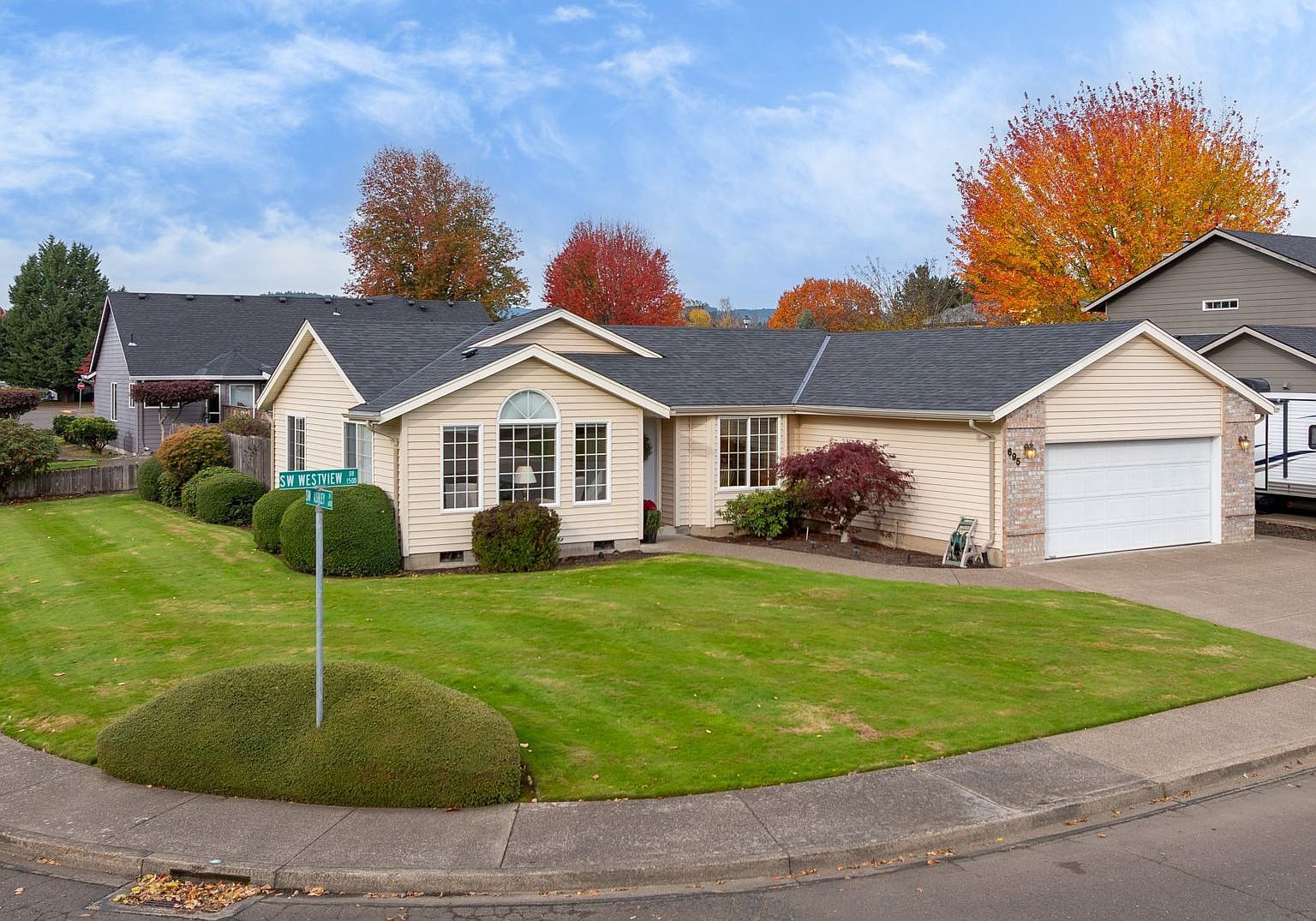 695 SW Westview Dr McMinnville, OR 97128 - Thumbnail 3