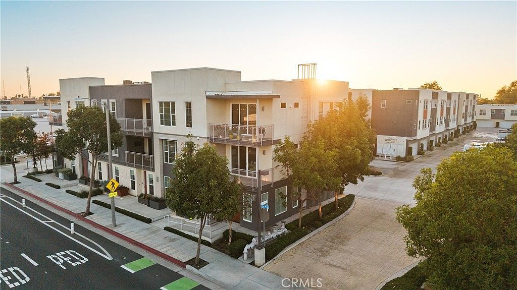 2023 Placentia Ave Costa Mesa, CA 92627 - Thumbnail 3